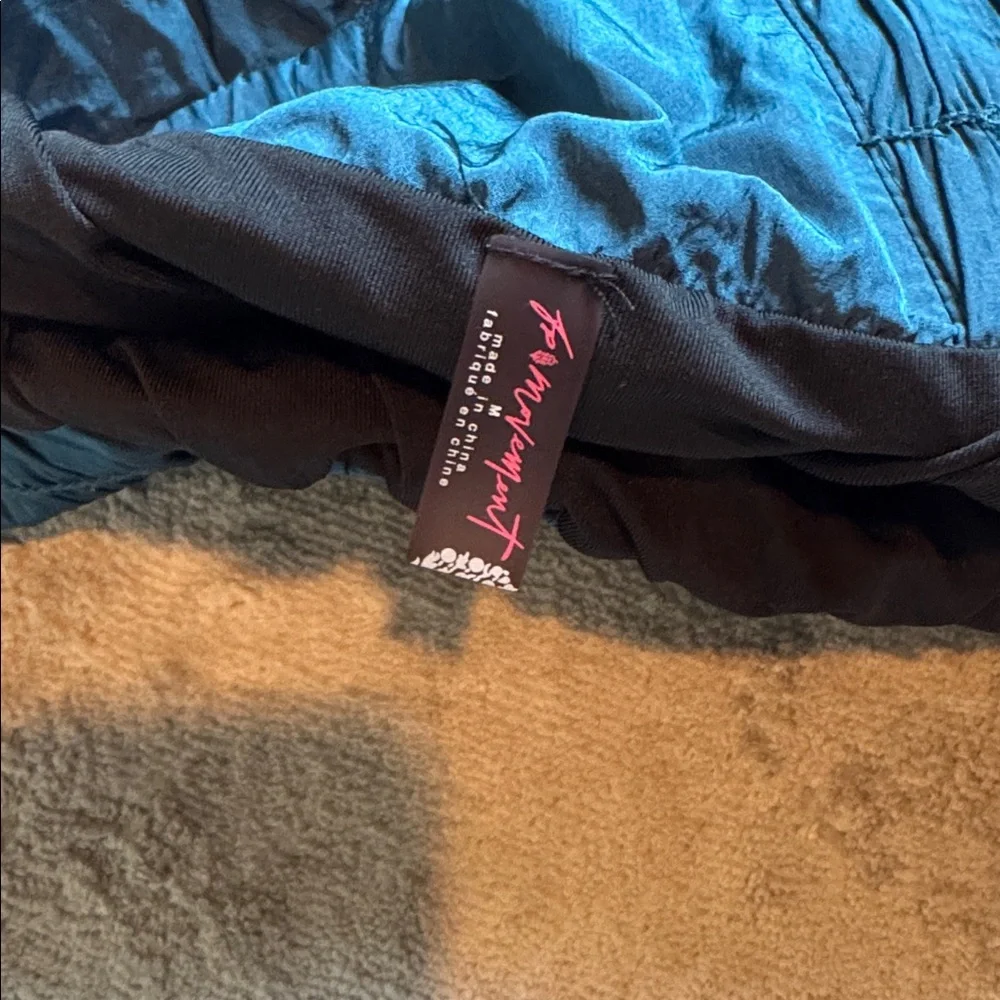 FREE PEOPLE MOVEMENT Teal Shorts, size M - Picture 5 of 6